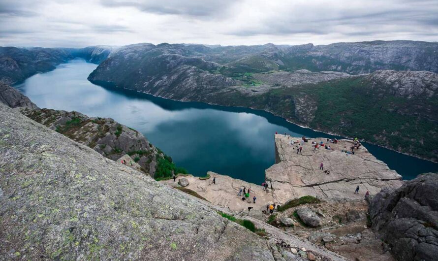 Preikestolen – vyšlápněte si na skalní vyhlídku 604 m nad hladinou fjordu