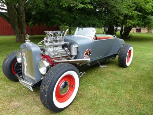 Krásný street rod z roadsteru